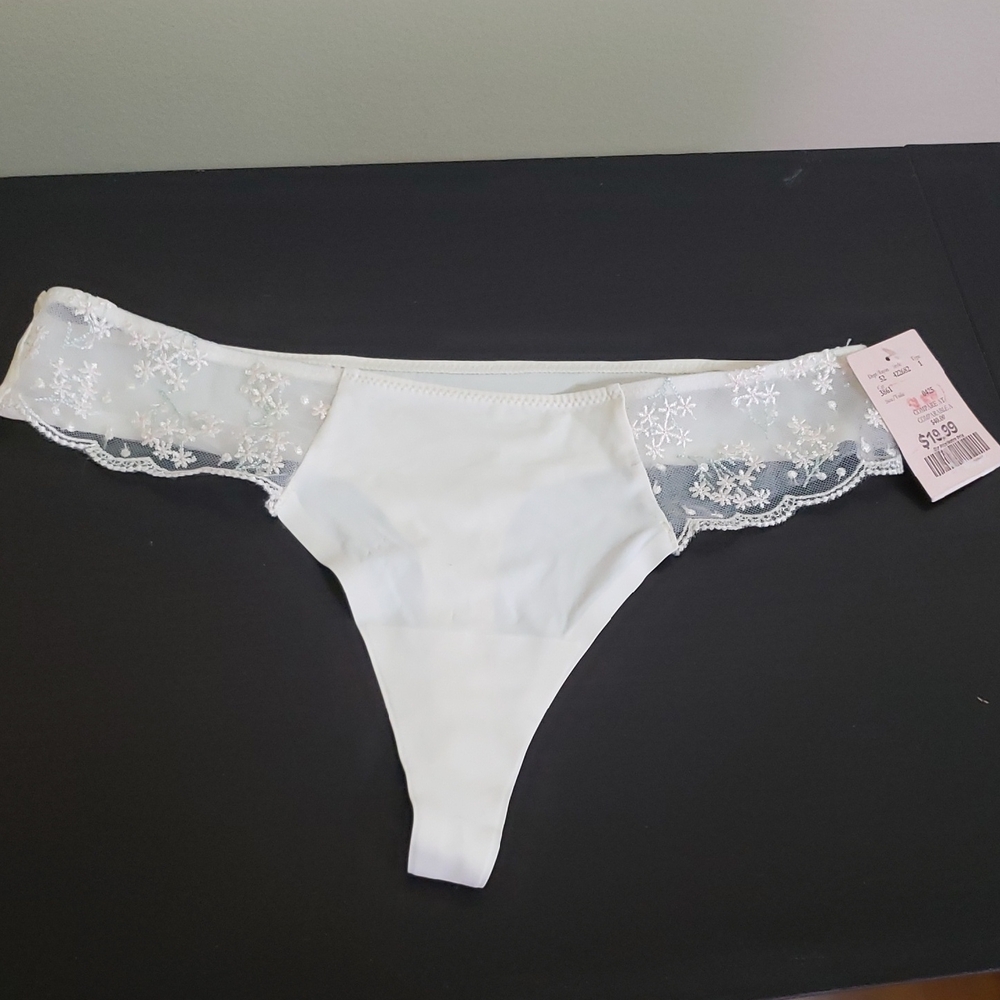 JESSICA SIMPSON NWT Thong Panty - L